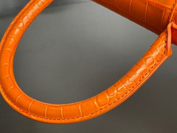 Ba*len*cia*ga hourglass