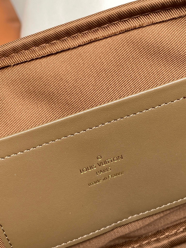 l0*is V*t0n utility crossbody