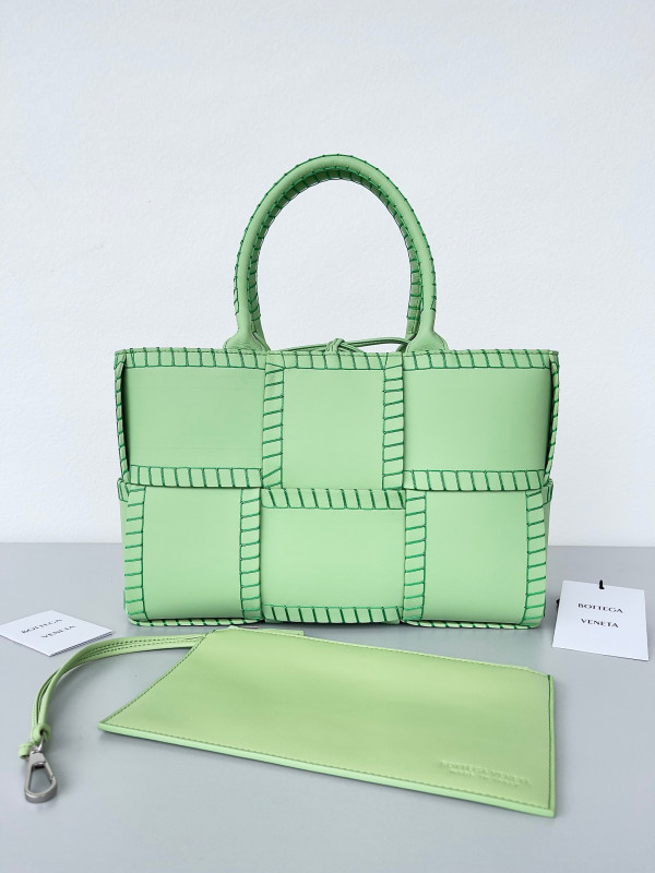 bo*te*ga Ve*ne*ta small arco tote bag