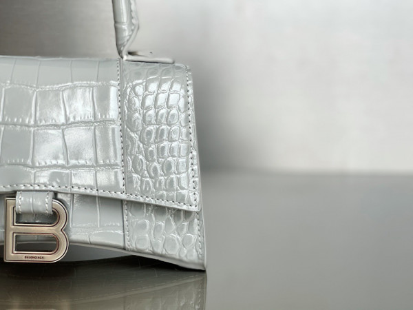 Ba*len*cia*ga hourglass