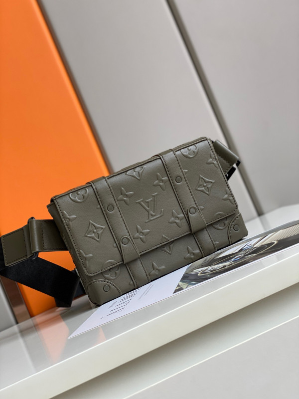 l0*is V*t0n trunk slingbag