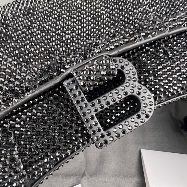 Ba*len*cia*ga hourglass