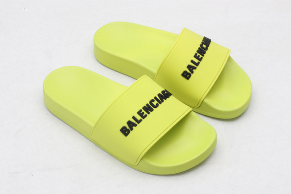 Ba*len*cia*ga pool slide sandal