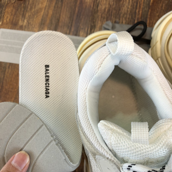 Ba*len*cia*ga triple s