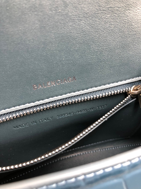 Ba*len*cia*ga hourglass