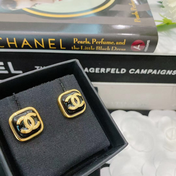 CL EARRINGS