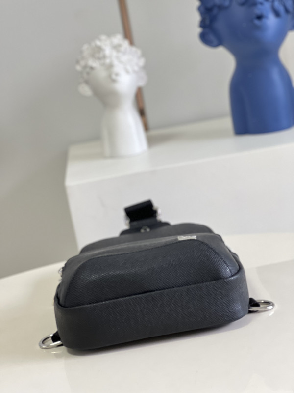 l0*is V*t0n avenue sling bag