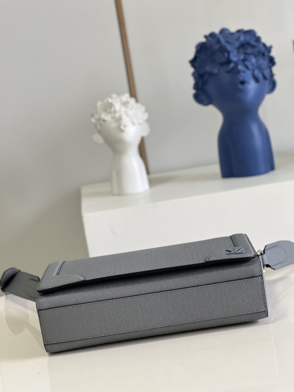 l0*is V*t0n new flap messenger