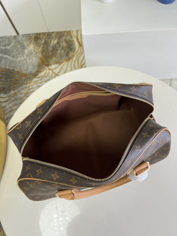 l0*is V*t0n carryall