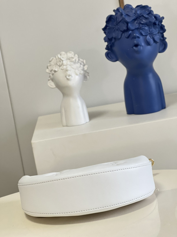 l0*is V*t0n over the moon