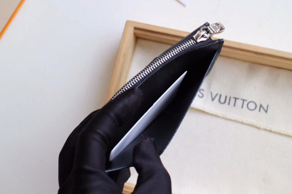 l0*is V*t0n coin card holder