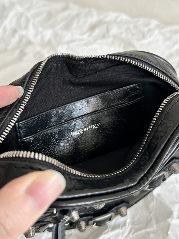 Ba*len*cia*ga le cagole heart mini metallic crinkled-leather shoulder bag