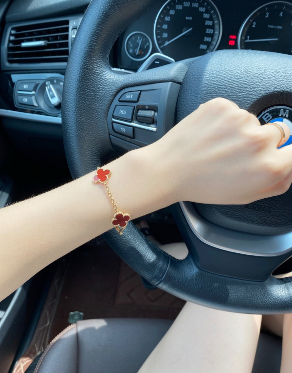 V*N CL*F & arpels  perlée bracelet