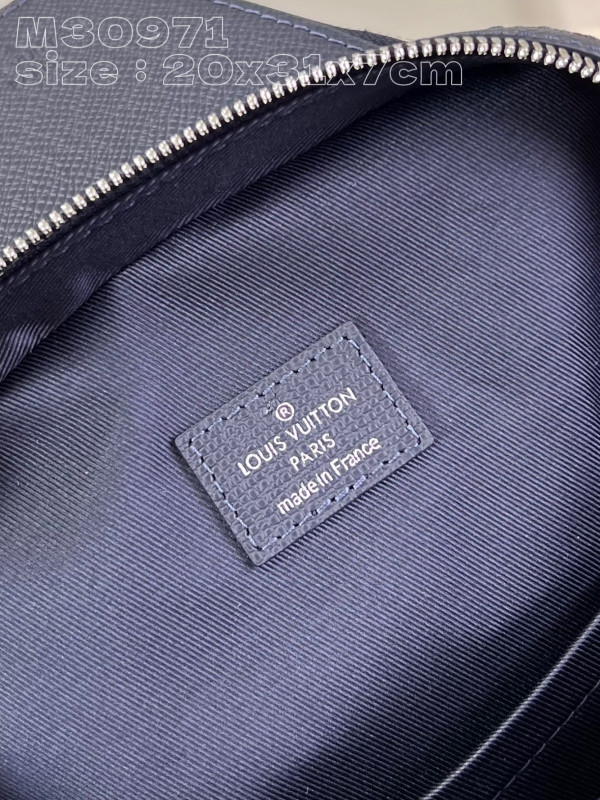 l0*is V*t0n avenue slingbag nm