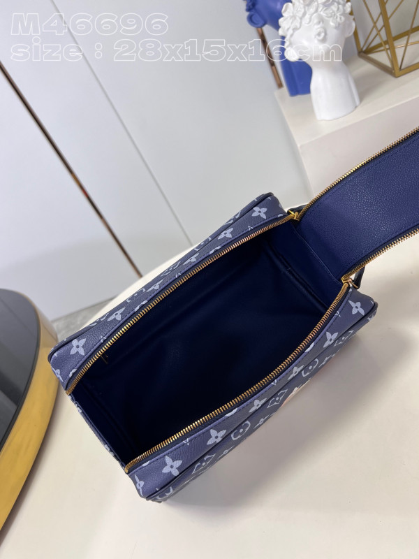 l0*is V*t0n dopp kit toilet pouch