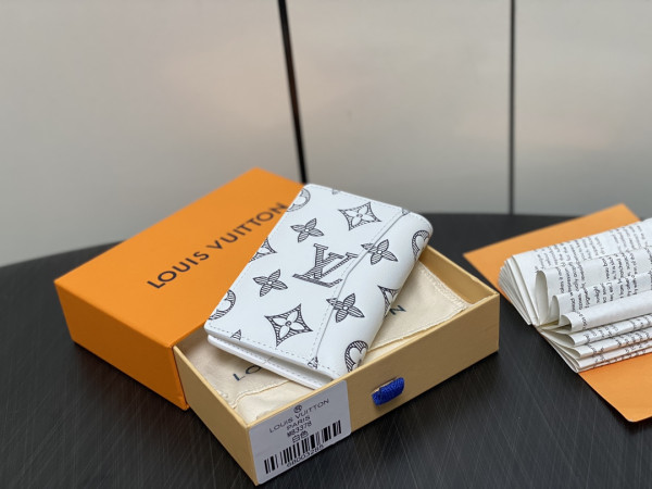 l0*is V*t0n pocket organizer-8*11.1*1 cm