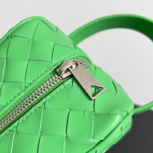 bo*te*ga Ve*ne*ta intrecciato leather wallet-on-strap