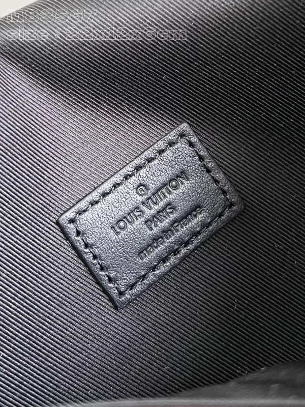 l0*is V*t0n montsouris wearable wallet