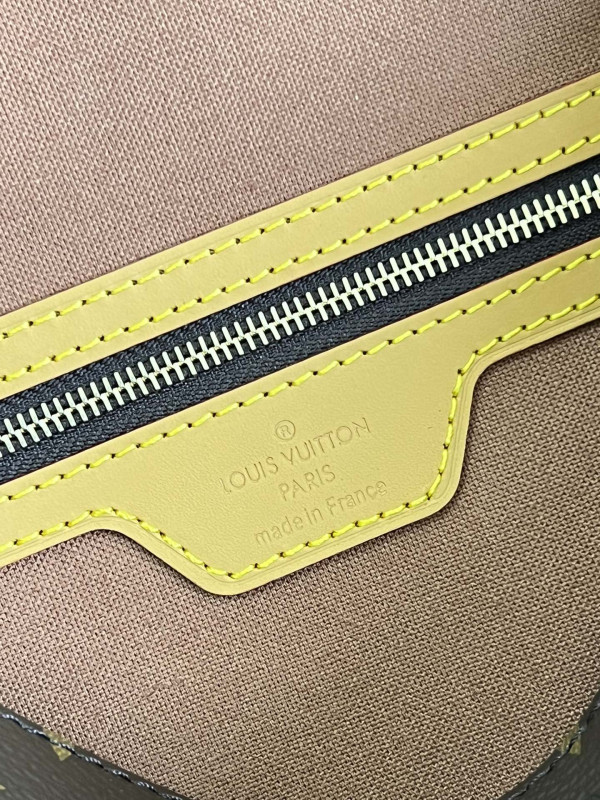 l0*is V*t0n looping bag-24x21x9cm