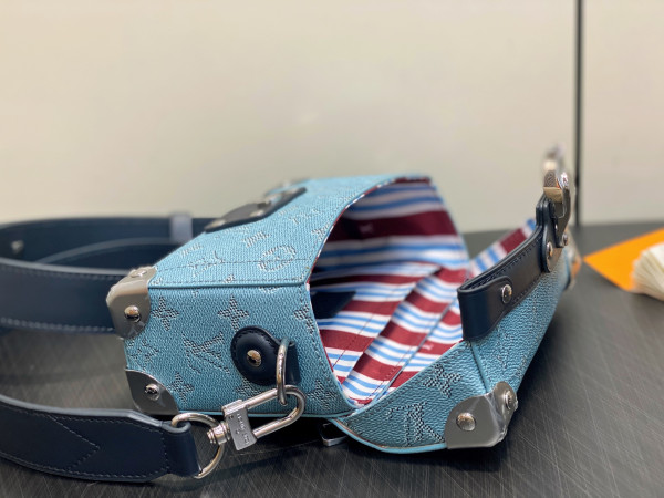 l0*is V*t0n soul trunk-19*15*7cm